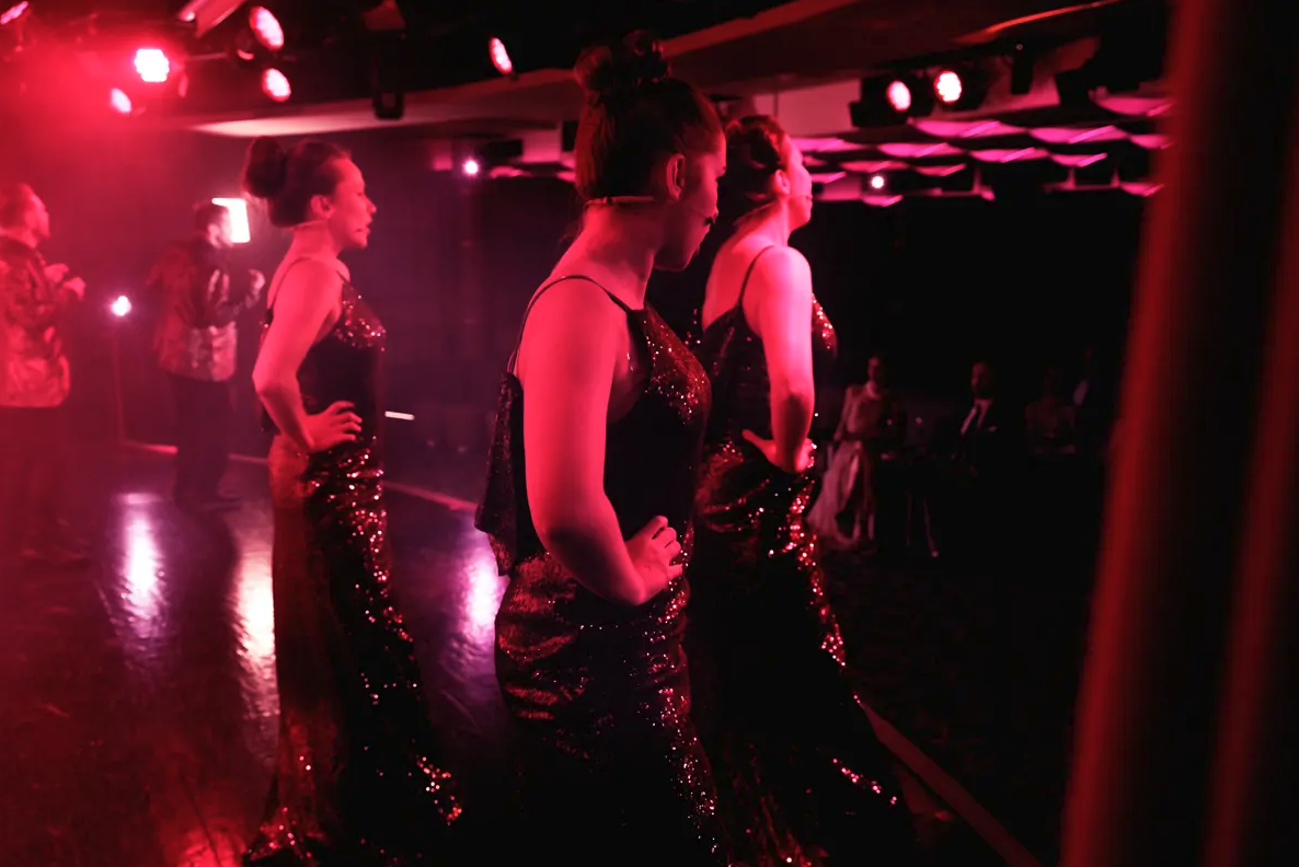 Silver Dawn - Venetian Lounge